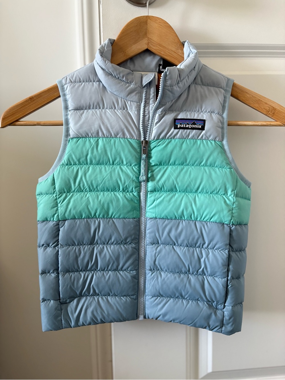 Patagonia Kid’s Colorblock Quilted Vest in Mint Green & Blue 3T Like New